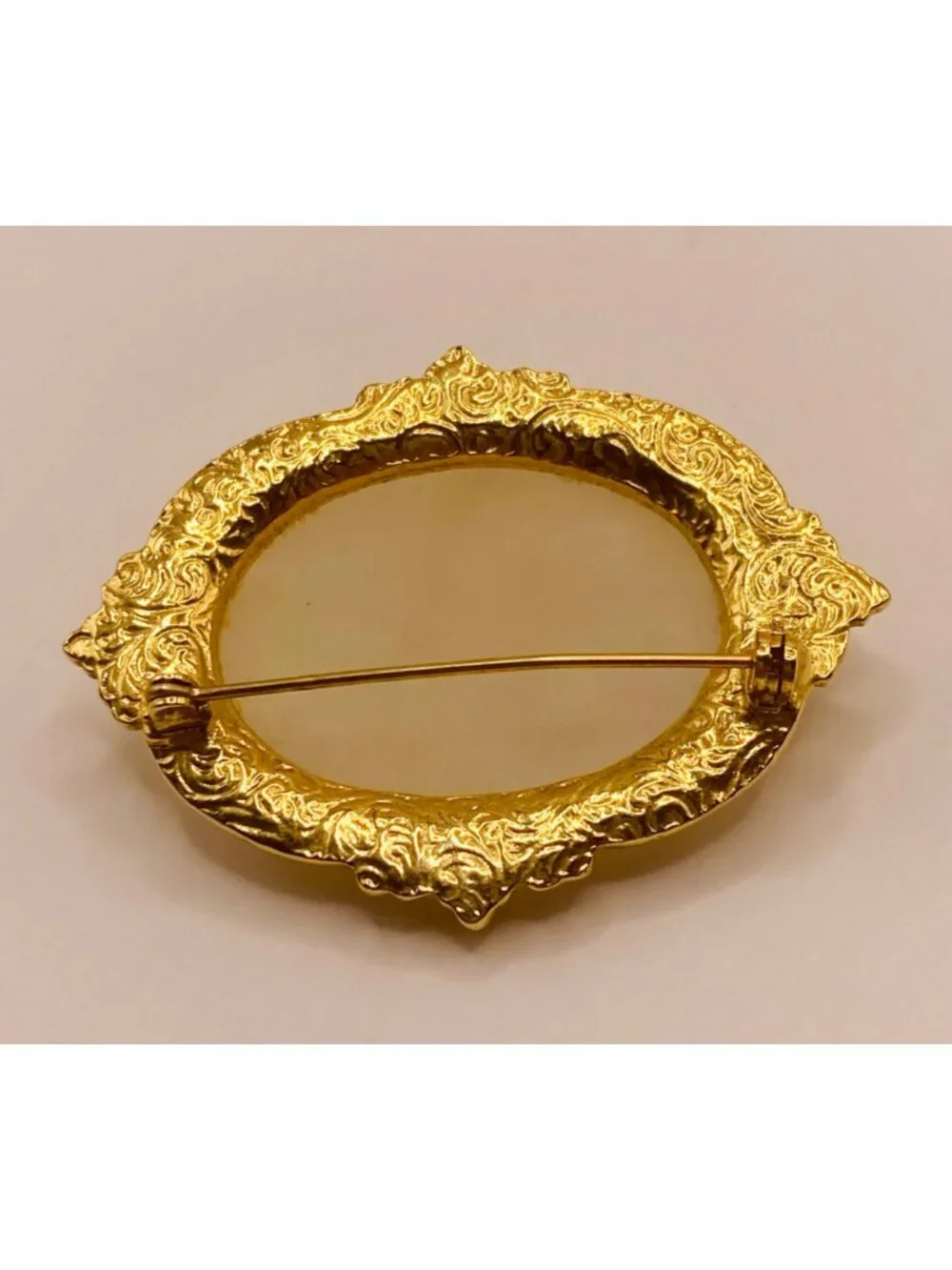 Vintage 1928 Jewelry Co. Gold-Tone Cameo Brooch Mother & Child Design -55B
